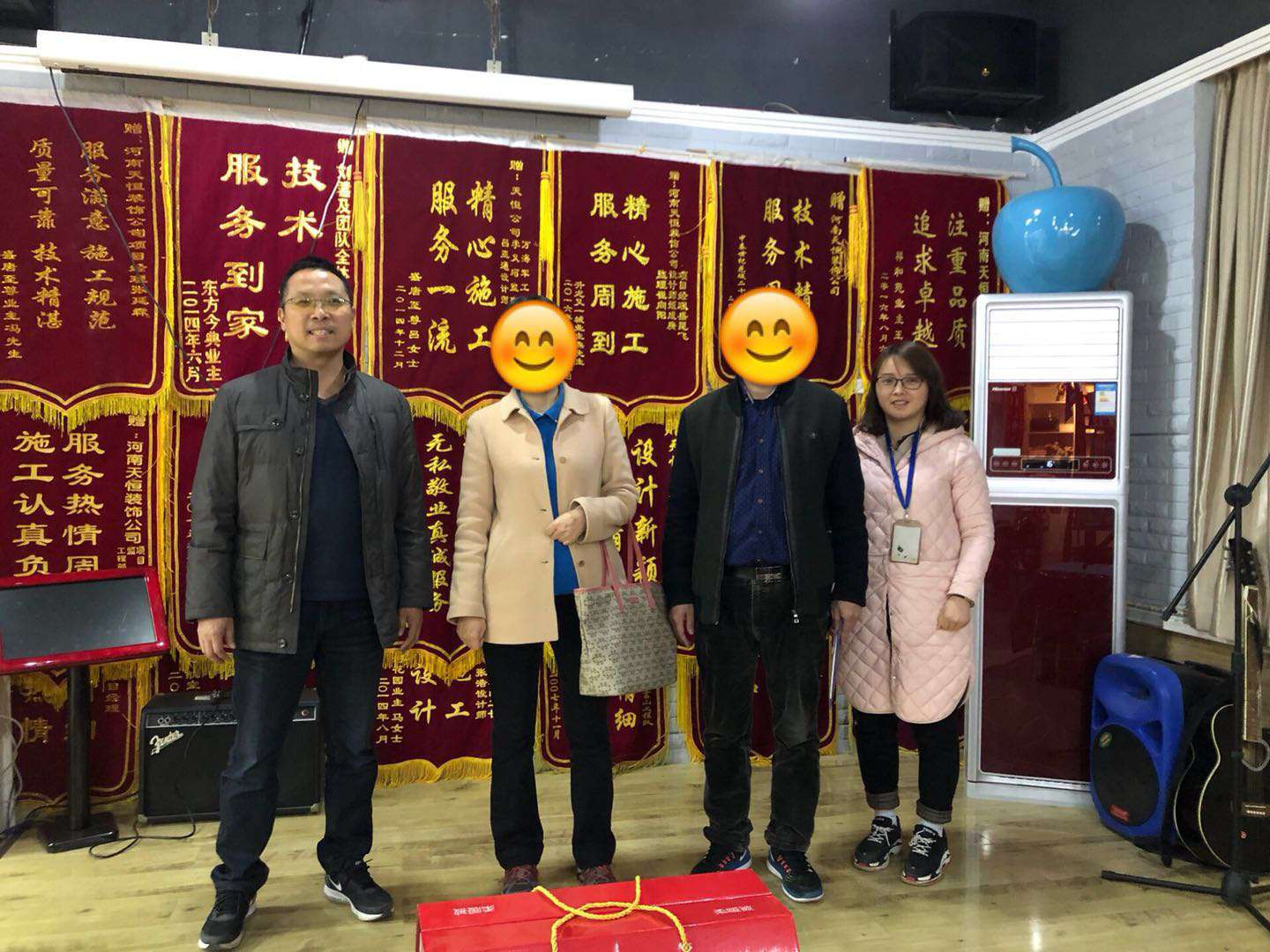 非常感謝棕櫚泉業主牽手我們天恒裝飾!您把您的愛家交給我們,我們有足夠的信心把您愛家的設計做到盡善盡美,服務做到無微不至,工程做到精益求精 非常感謝棕櫚泉業主牽手我們天恒裝飾!您把您的愛家交給我們,我們有足夠的信心把您愛家的設計做到盡善盡美,服務做到無微不至,工程做到精益求精